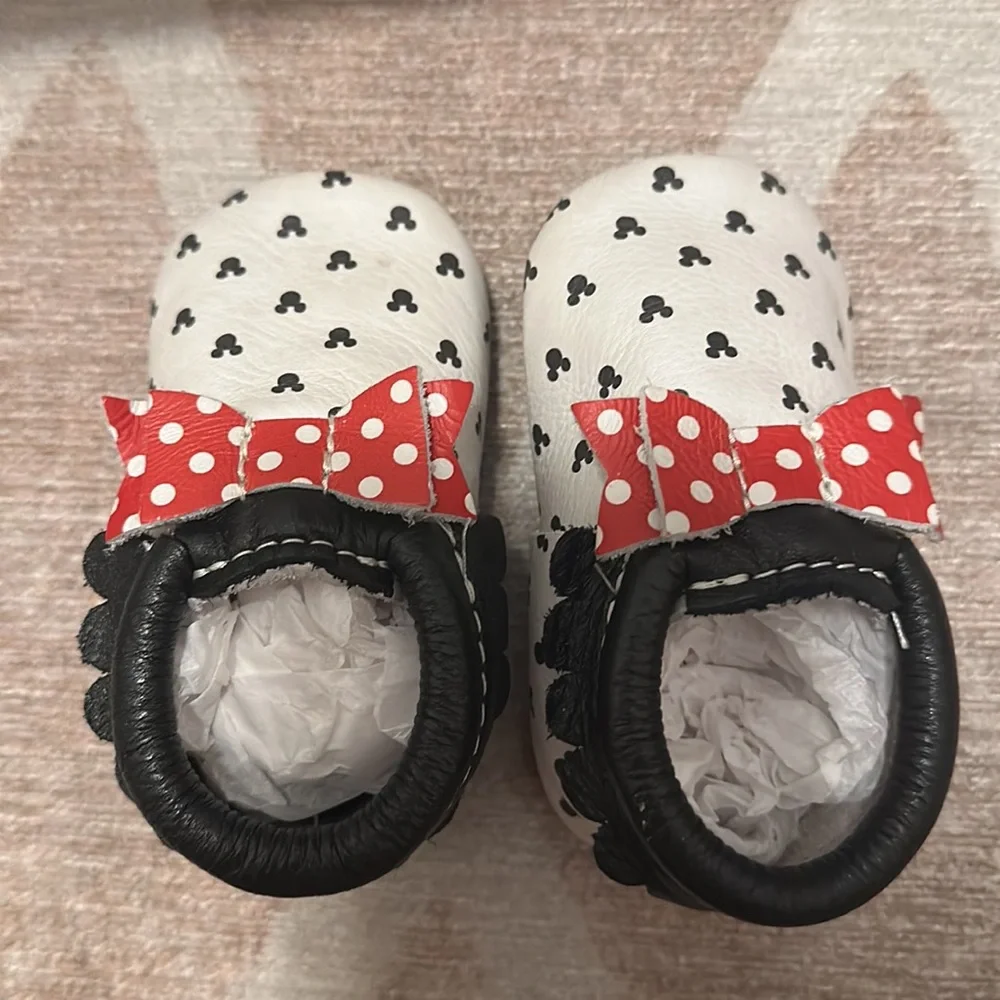 Freshly Picked Minnie bow moccasins - Picture 3 of 6